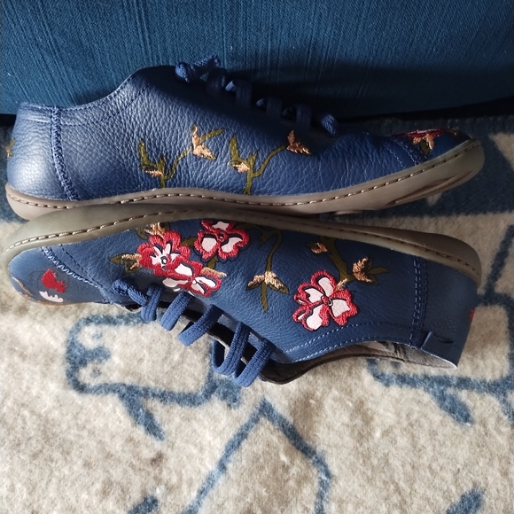 Brand New Camper Blue Leather Embroidered Flats 38 - Picture 3 of 6
